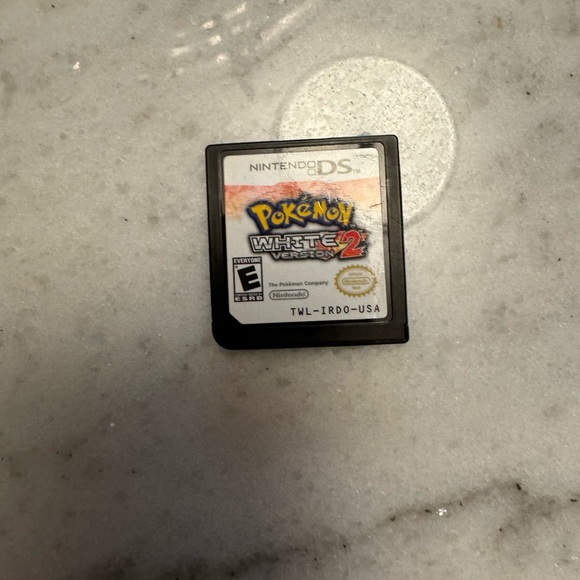 Pokémon White 2 Complete in Box - Picture 2 of 4